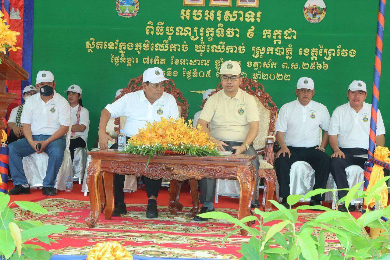 រដ្ឋបាលខេត្តព្រៃវែង ដាំដើមឈើចម្រុះ ៣៥០ដើម និងចែកកូនឈើចំនួនជាង ២០០០ដើមទៀតដល់ពលរដ្ឋ ក្នុងពិធីបុណ្យ រុក្ខទិវា ៩ កក្កដា ឆ្នាំ២០២២ នៅស្រុកបាភ្នំ