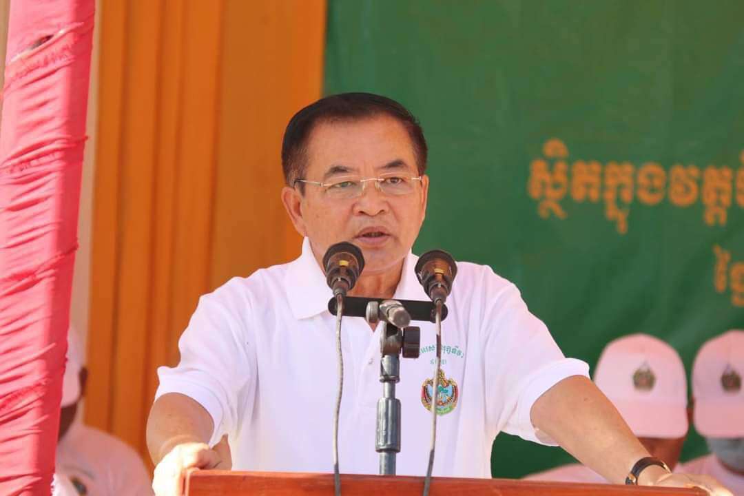 អភិបាលខេត្តស្វាយរៀងអំពាវនាវដល់អាជ្ញាធរពាក់ពន្ធ័ រួមគ្នាទប់ស្កាត់រាល់បទល្មើសព្រៃឈើ និងការកាប់រានព្រៃឈើយកដីល្មើសច្បាប់តាមគ្រប់រូបភាព