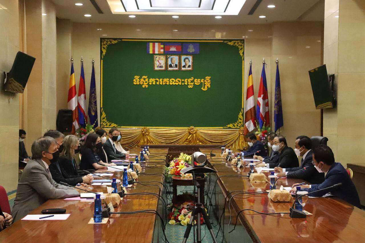 ឧបនាយករដ្ឋមន្ត្រីប្រចាំការ ជួបពិភាក្សាការងារជាមួយ តំណាង ប្រទេសផ្តល់ជំនួយ សម្រាប់សាលាក្តីខ្មែរក្រហម