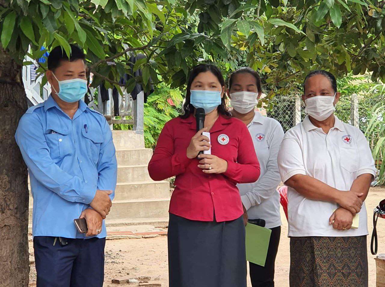 សាខាកាកបាទក្រហមកម្ពុជាខេត្តព្រៃវែង ចុះអប់រំសព្វផ្សាយណែនាំដល់បងប្អូនប្រជាពលរដ្ឋអំពីការបង្ការទប់ស្កាត់នៃជម្ងឺគ្រុនឈាម តាមសហគមន៍ ក្នុងក្រុងព្រៃវែង