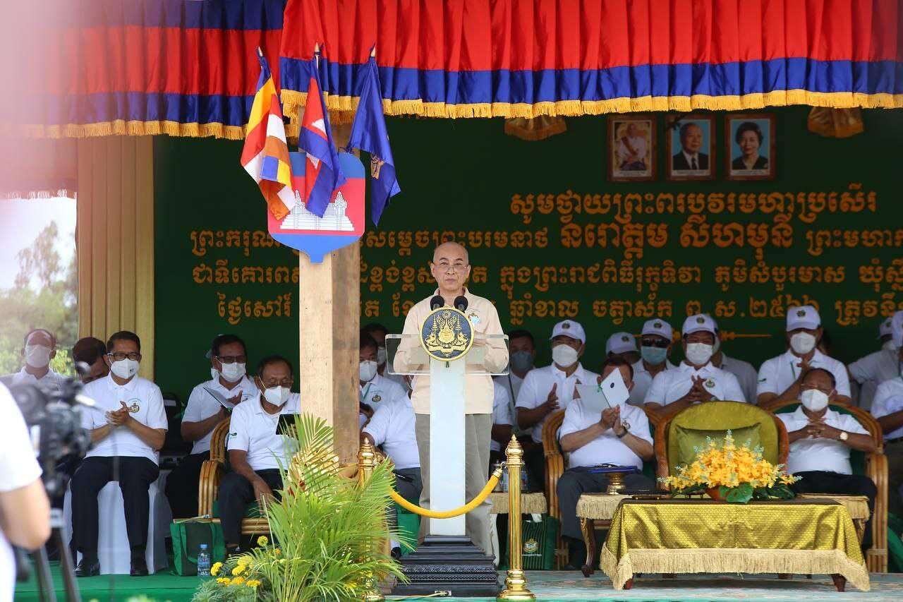ព្រះមហាក្សត្រកម្ពុជា មានព្រះរាជបន្ទូលកោតសរសើរសម្តេចតេជោ ហ៊ុន សែន ដែលបានដឹកនាំ និងគ្រប់គ្រងដោះស្រាយបានជ័យជម្នះ ក្នុងការប្រយុទ្ធទប់ទល់ជំងឺកូវីដ១៩ នៅក្នុងសង្គមជាតិកម្ពុជា