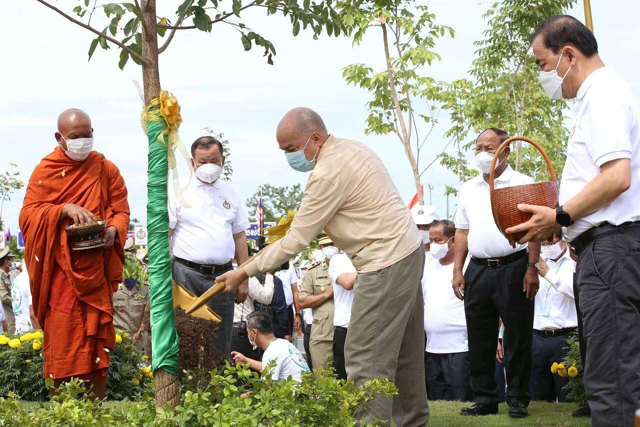 ព្រះមហាក្សត្រកម្ពុជា សូមឱ្យបងប្អូនជនរួមជាតិចូលរួមការពារព្រៃឈើ ដើម្បីរក្សាឱ្យបាននូវធនធានព្រៃឈើ សម្រាប់កូនចៅរបស់យើងជំនាន់នេះ និងជំនាន់ក្រោយៗទៀត