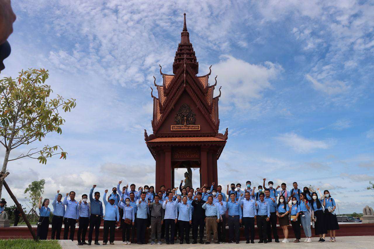 ឯកឧត្តម ចាយ បូរិន ដឹកនាំប្រតិភូ ក្រុមស្រាវជ្រាវប្រវត្តិសាស្ត្រ នៃផ្នែកឃោសនាអប់រំយុវជនគណបក្សថ្នាក់កណ្តាល ធ្វើទស្សនកិច្ចសិក្សាស្វែងយល់ពីតំបន់ប្រវត្តិសាស្ត្រយោធាតេជោកោះថ្ម X16 ស្រុកមេមត់ ខេត្តត្បូងឃ្មុំ
