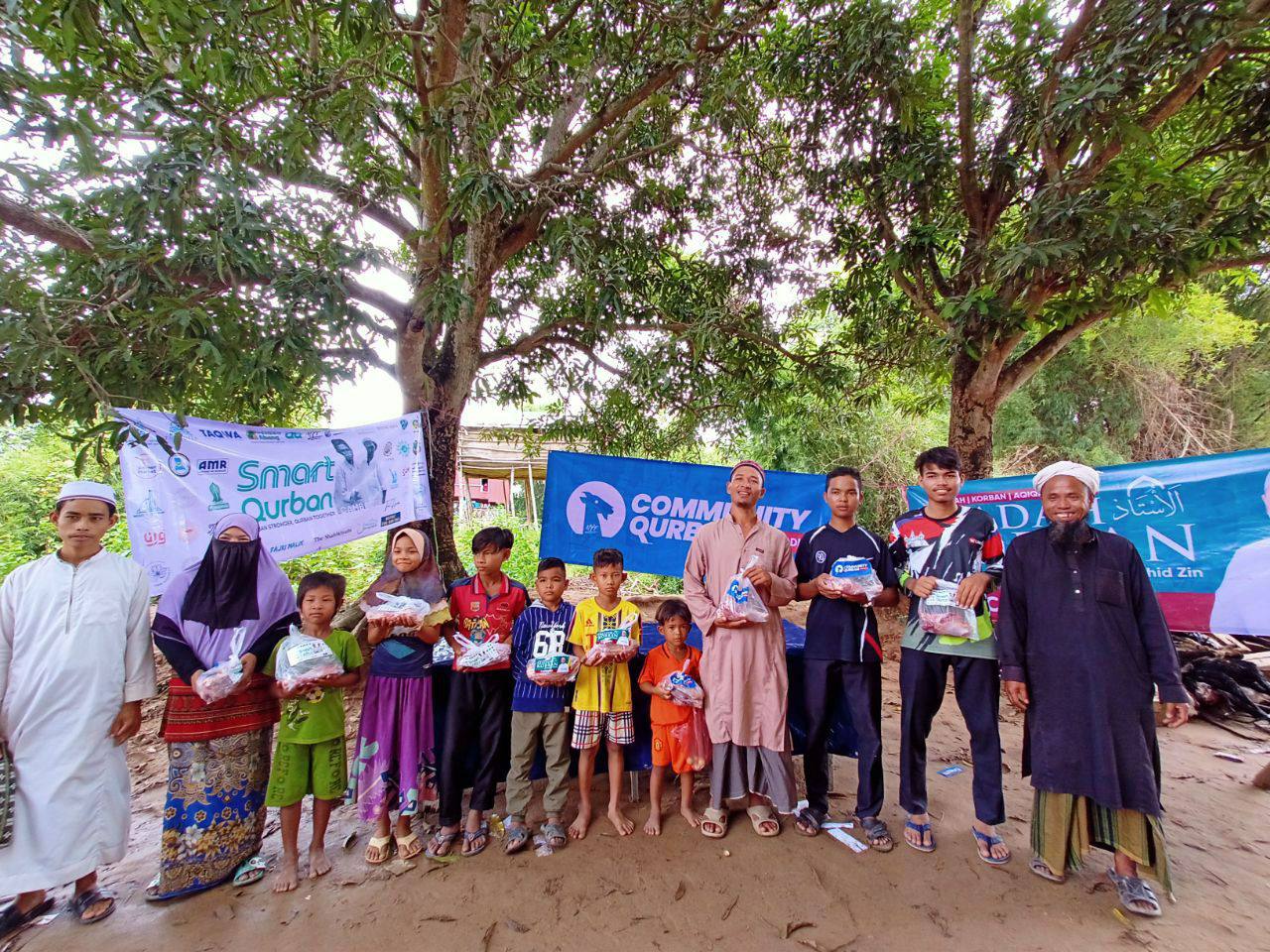 បងប្អូនខ្មែរអ៊ីស្លាមក្រីក្រ៦ភូមិ នៅខេត្តកំពង់ឆ្នាំង បានទទួលឧបត្ថម្ភសាច់គោពីសប្បុរសជន ក្នុងថ្ងៃបុណ្យរ៉យ៉ាហាជី