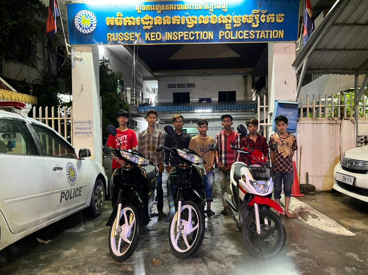 នគរបាលខណ្ឌឬស្សីកែវ ឃាត់ក្រុមធាក់ប្លន់ម៉ូតូ ៧នាក់ ពេលជនសង្ស័យកំពុងរៀបចំចេញប្លន់លើកទី២