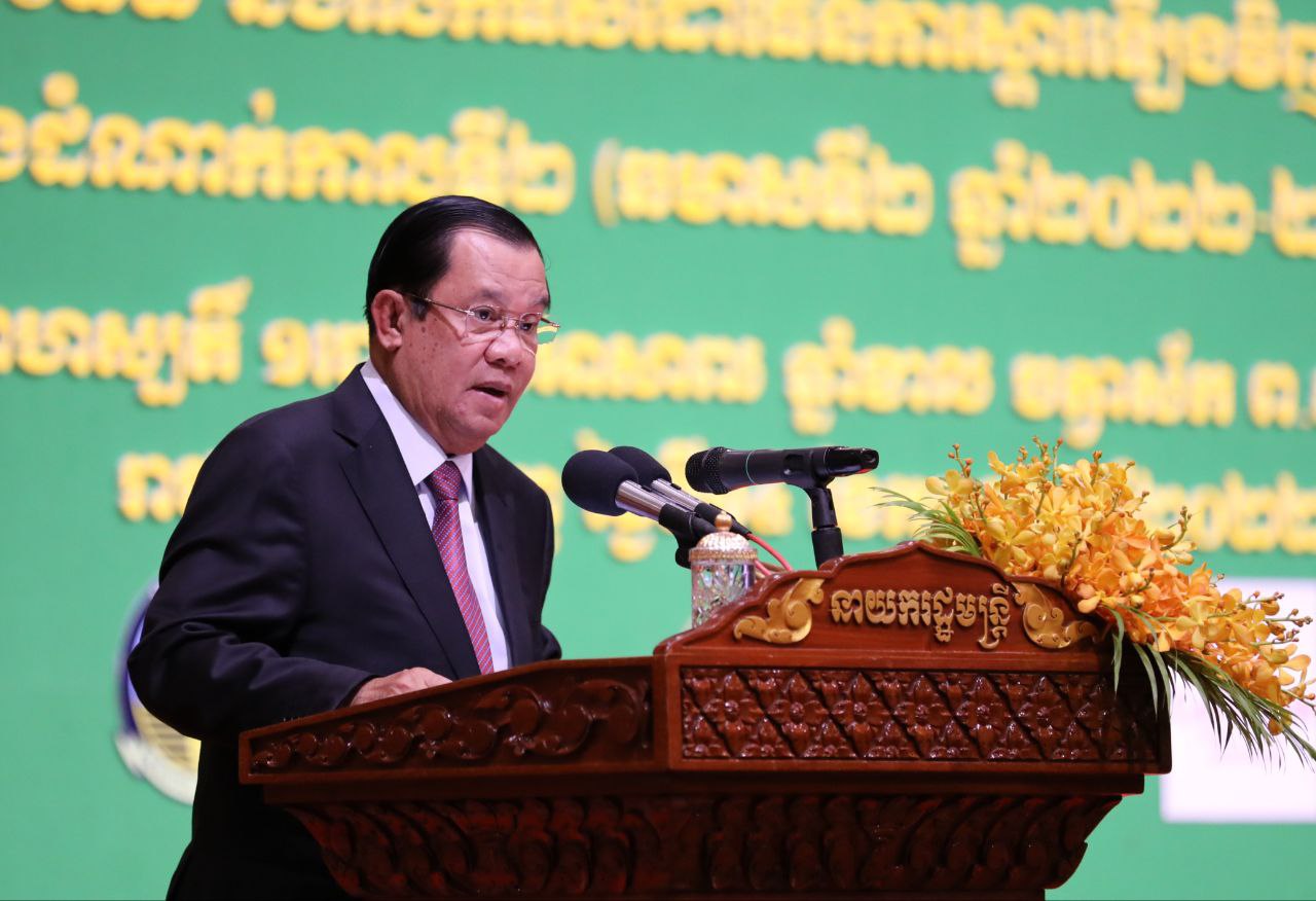 ប្រមុខរាជរដ្ឋាភិបាលកម្ពុជា ៖ ផលប៉ះពាល់ទាំងកូវីដ១៩ និងវិបត្តិដោយសារសង្រ្គាម ព្រមទាំងការដាក់ទណ្ឌកម្ម សុទ្ធតែធ្វើឱ្យប៉ះពាល់ដល់សេដ្ឋកិច្ចពិភពលោក