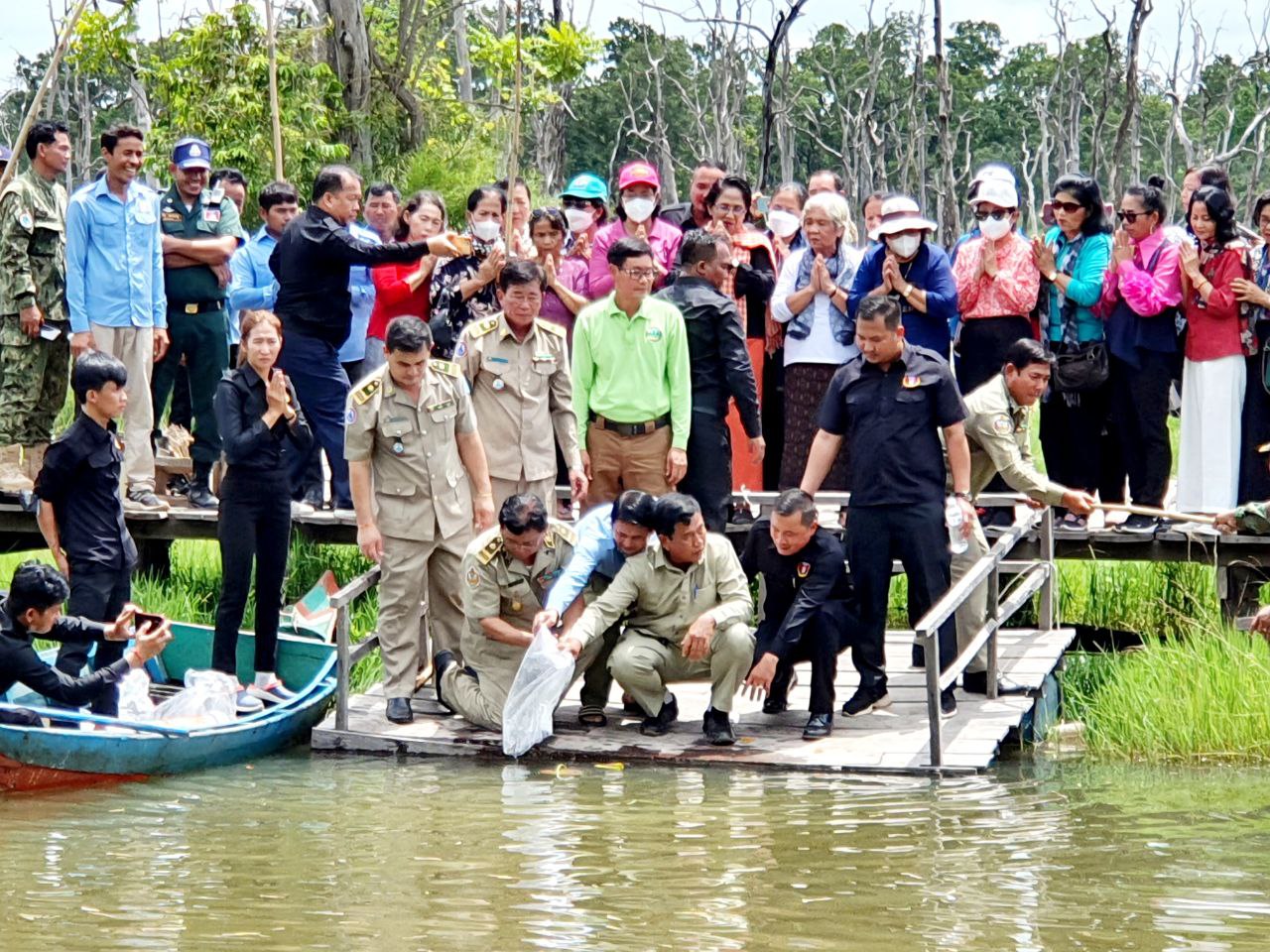 សហគមចលនាយុវជនកម្ពុជា (ក្រុម១៥៧) សាខាខេត្តសៀមរាប បានដាំកូនឈើ និងប្រលេងកូនត្រី នៅតំបន់អូរកូនតឹងក្នុងស្រុកវ៉ារិនខេត្តសៀមរាប