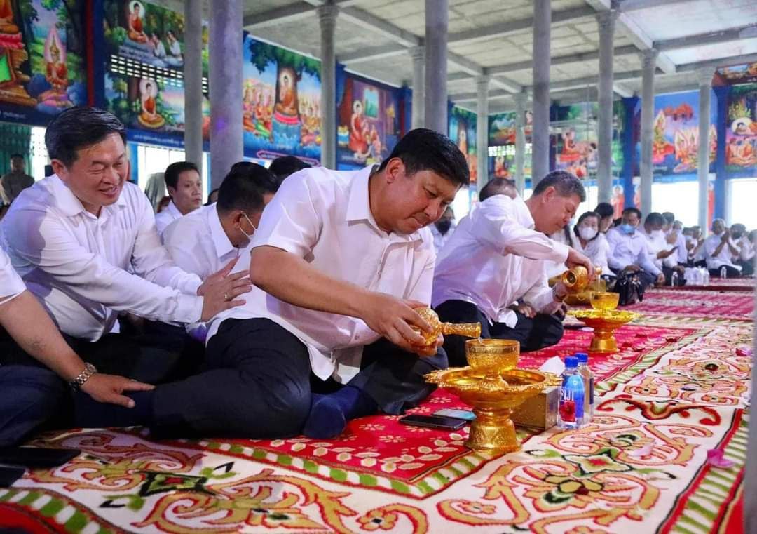 ឯកឧត្តម សាយ សំអាល់ និងឯកឧត្តម គួច ចំរើន នាំយកទៀនព្រះវស្សា ទេយ្យទាន និងបច្ច័យប្រគេនព្រះសង្ឃគង់ចាំព្រះវស្សាចំនួន ៤០វត្តនៅទូទាំងខេត្តព្រះសីហនុ