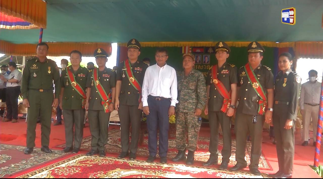 ប្រជាពលរដ្ឋឃុំរកាគយ និងឃុំពាមជីកង ស្រុកកងមាស ខេត្តកំពង់ចាម នាំគ្នាមកអបអរសមិទ្ធផលថ្មីគឺស្ពានបាឡេដែលពួកគាត់ទើបទទួលបាន
