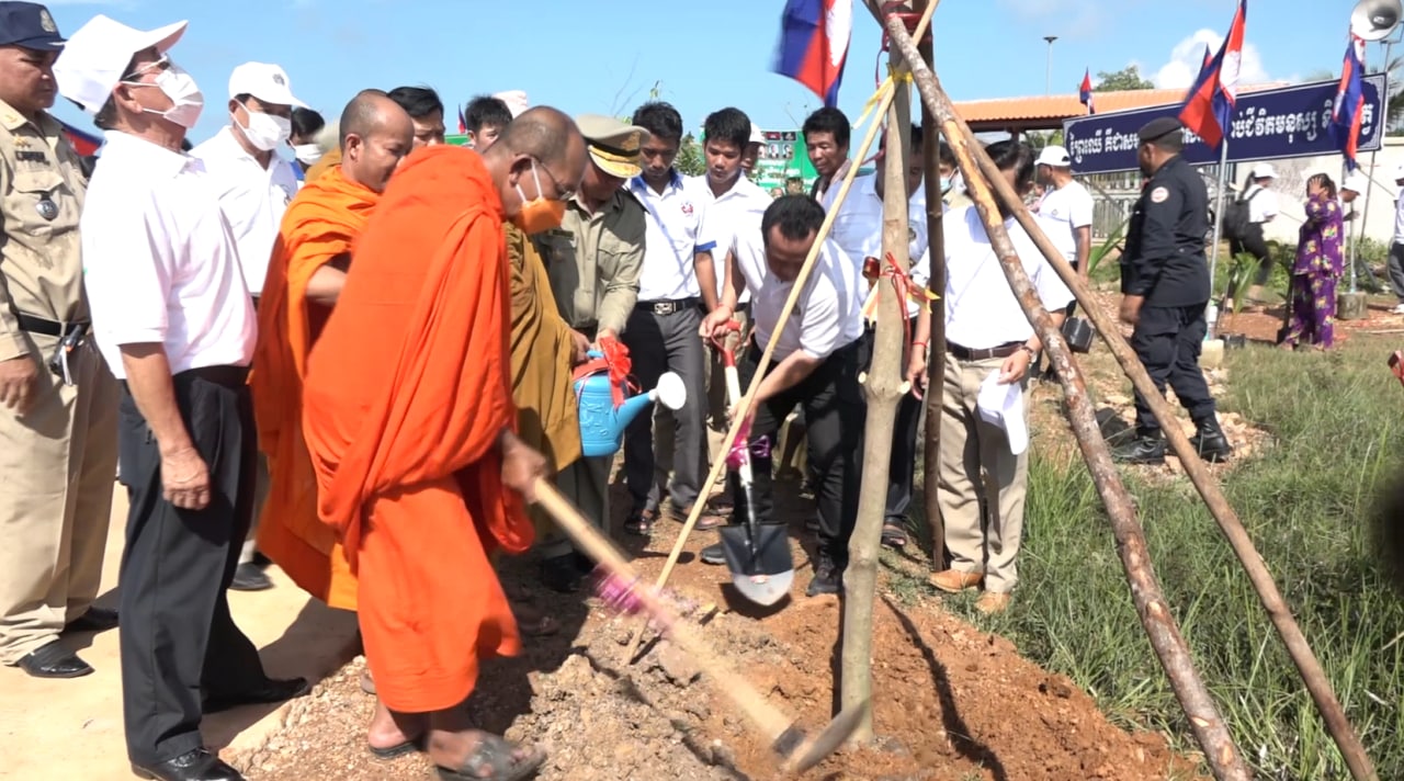 មន្ទីរកសិកម្ម ខេត្តកែប ដាំដើមឈើ ១,២០០ដើម ក្នុងកម្មវិធីបុណ្យ រុក្ខទិវា ០៩ កក្កដា ឆ្នាំ២០២២នេះ