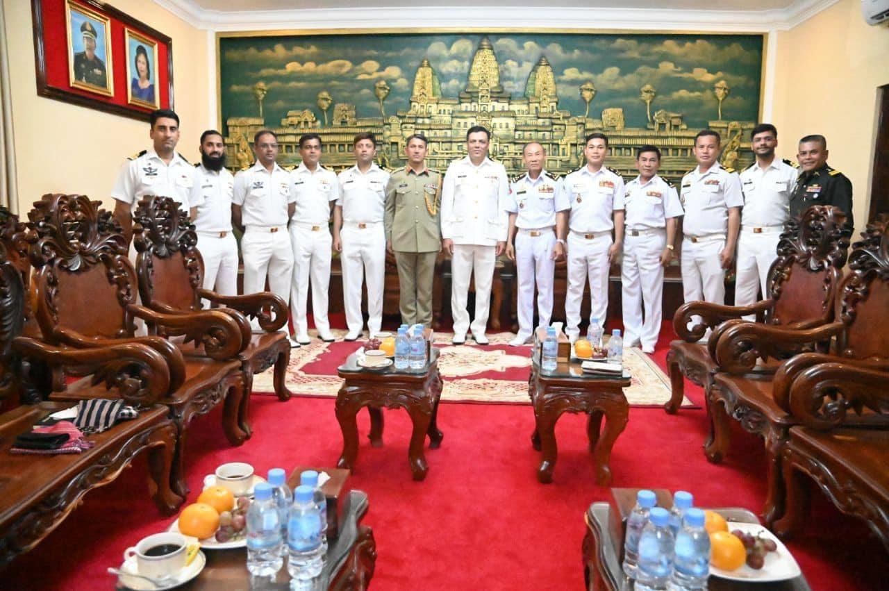 ប្រតិភូកងទ័ពជើងទឹកប៉ាគីស្ថាន និងសេនានុព័ន្ធយោធាប៉ាគីស្ថាន ចូលជួបសម្តែងការគួរសមជាមួយមេបញ្ជាការមូលដ្ឋានសមុទ្រកម្ពុជា ខណៈមកបំពេញទស្សនកិច្ចរយៈ ៤ថ្ងៃ