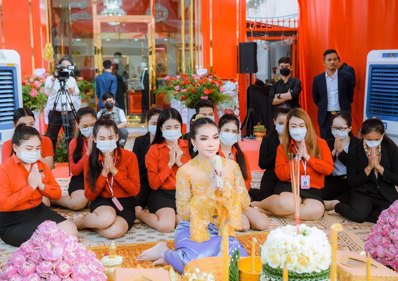 សហគ្រិនស្រ្តីឆ្នើម ទ្រី ដាណា បោះទុនយ៉ាងច្រើន បើកសម្ពោធហាងលក់គ្រឿងអលង្ការសាខាទី២ នៅខណ្ឌច្បារអំពៅ
