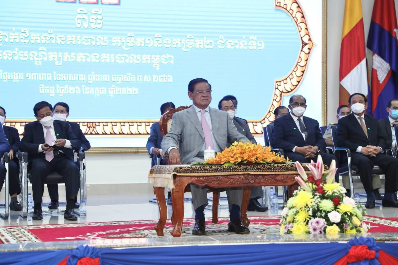 សម្ដេចក្រឡាហោម ស ខេង៖ “គ្រប់មន្ត្រីនគរបាលដែលមានតួនាទីចាប់ពីអគ្គនាយកដ្ឋានចុះ គឺមិនទុកឱ្យនរណាម្នាក់មិនបានរៀនសូត្រវិជ្ជាជីវៈនគរបាលនោះទេ ហើយបើនរណាមិនព្រមមករៀន សូមដើរចេញពីនគរបាល”