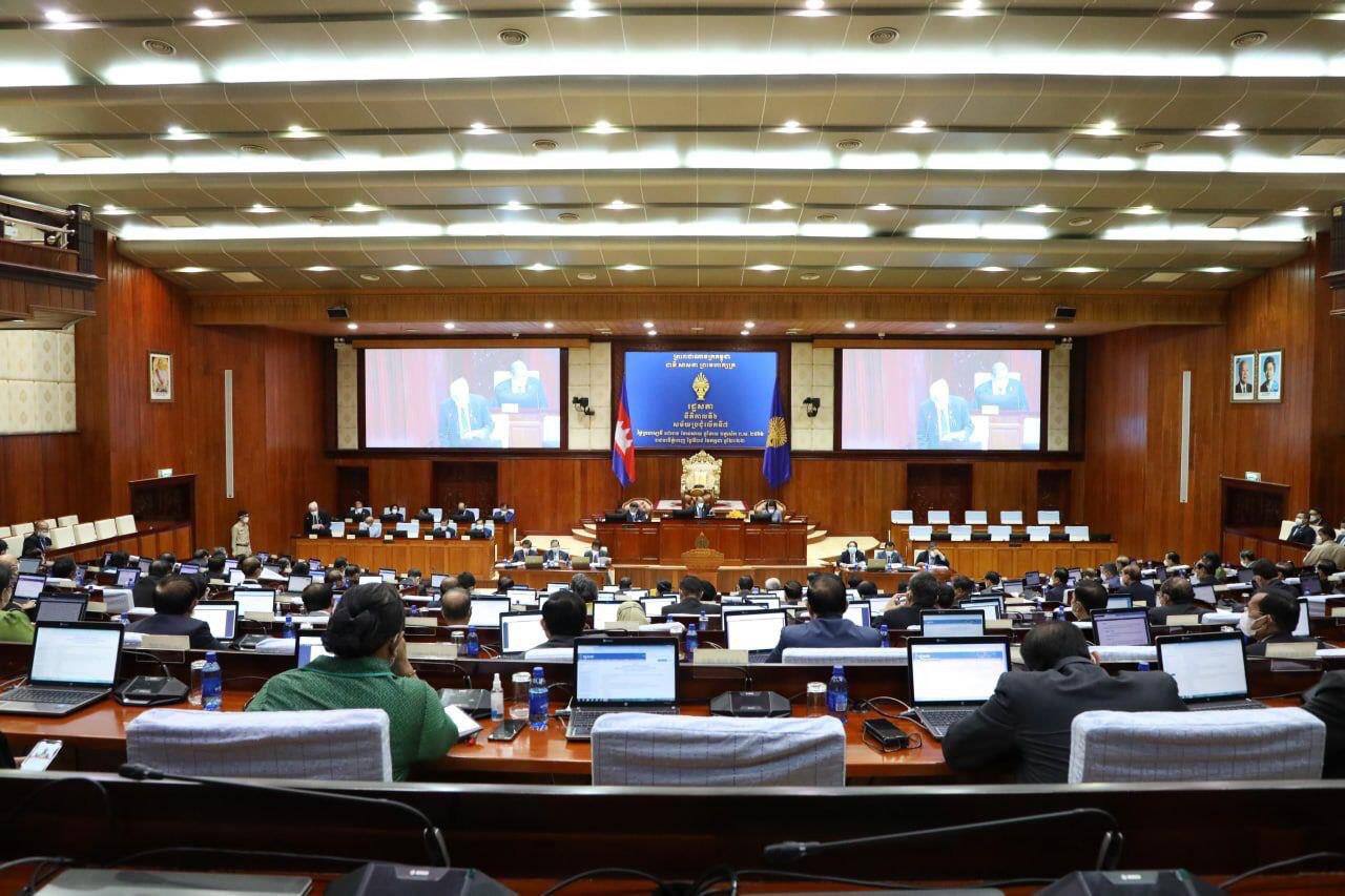 រដ្ឋសភាកម្ពុជាអនុម័តទាំងស្រុងលើសេចក្តីព្រាងច្បាប់ធម្មនុញ្ញស្តីពីការស្នើសុំធ្វើវិសោធនកម្មមាត្រា១៩ ថ្មី(មួយ) មាត្រា៨៩ មាត្រា៩៨ថ្មី មាត្រា ១០២ថ្មី មាត្រា១១៩ថ្មី (មួយ) និងមាត្រា១២៥ ថ្មី នៃរដ្ឋធម្មនុញ្ញ និងមាត្រា ៣ថ្មី និងមាត្រា ៤ថ្មី នៃច្បាប់ធម្មនុញ្ញ