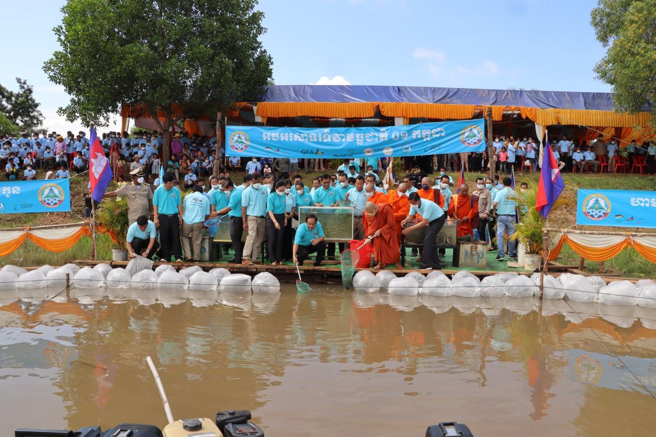 ខេត្តកំពង់ធំប្រារព្ធពិធីលែងត្រីមេពូជ កូនត្រីស្រែ ១១០គ.ក និងកូនត្រី ៦ម៉ឺនក្បាល ចូលក្នុងអាងទឹកអូរមៀន ក្នុងស្រុកសណ្តាន់