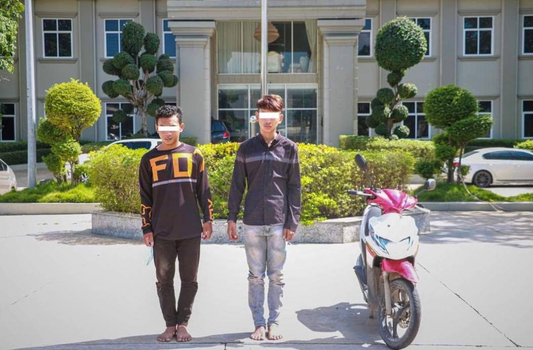 ជនសង្ស័យ ០២នាក់ ជាមុខសញ្ញាឆក់ទ្រព្យសម្បត្តិពីប្រជាពលរដ្ឋ យ៉ាងសកម្ម ត្រូវបានអាវុធហត្ថរាជធានីភ្នំពេញ ឃាត់ខ្លួនបញ្ជូនទៅតុលាការ
