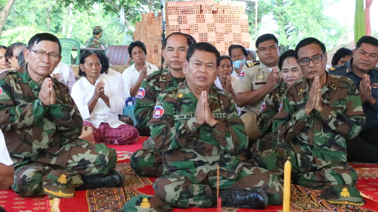 ពិធីបញ្ចុះបឋមសិលាសាងសង់ទីបញ្ជាការផ្នែកសឹករងតាំងគោក ក្រោមជំនួយគណៈបញ្ជាការយោធាទីក្រុងហូជីមិញ នៃកងទ័ពប្រជាជនវៀតណាម