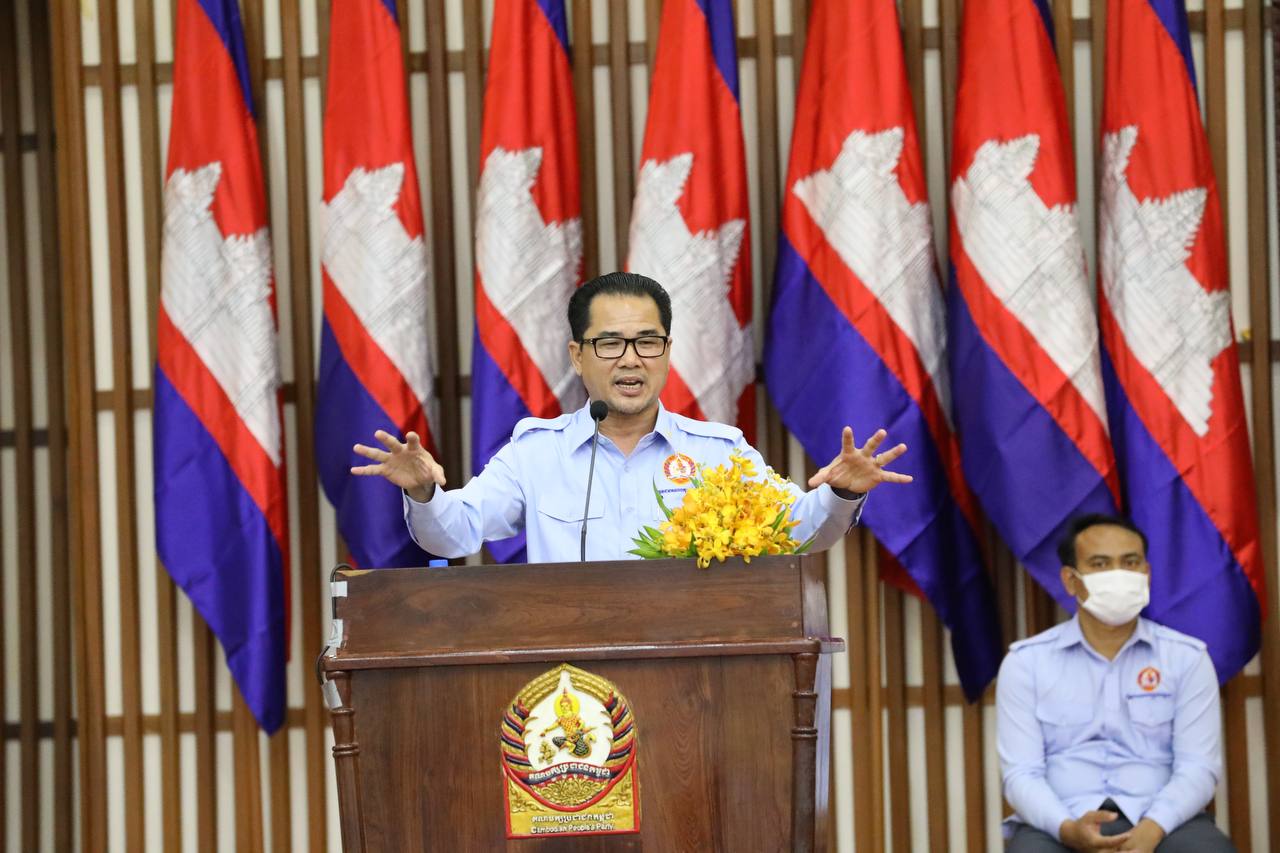 ឯកឧត្តម ជ្រុន ថេរ៉ាវ៉ាត អញ្ជើញសំណេះសំណាល  និងចែកប័ណ្ណសរសើរជូនក្រុមជំនួយការផ្នែកក្រសួង-ស្ថាប័ន  នៃយុវជនគណបក្សប្រជាជនកម្ពុជាថ្នាក់កណ្តាល