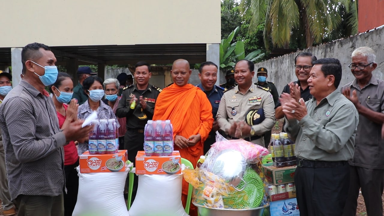 អតីតយុទ្ធជនពិការនៅស្រុកតាំងគោកបានទទួលផ្ទះថ្មី ជាខ្នងផ្ទះទី២០៥ អំណោយដ៏ថ្លៃថ្លារបស់សម្ដេចតេជោ ហ៊ុន សែន និងសម្តេចកិត្តិព្រឹទ្ធបណ្ឌិត