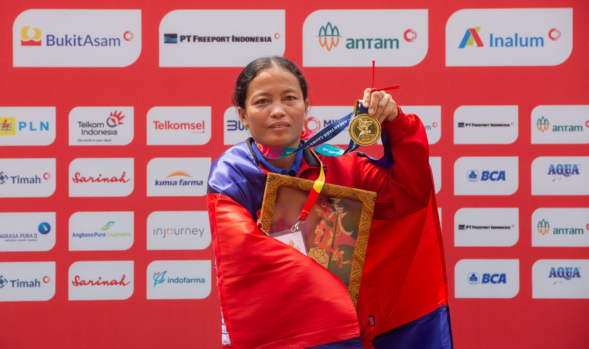 អបអសាទរ !!! កីឡាការិនីអត្តពលកម្មជនពិការ ងួន រតនាដណ្តើមបានមេដាយប្រាក់វិញ្ញាសារត់ ៤០០ម៉ែត្រ កីឡាការិនី ស្រ៊ុន ប៊ុនថេង ឈ្នះមេដាយសំរឹទ្ធ លើវិញ្ញាសា ៤០០ម៉ែត្រ កីឡាករ ប៊ុង ហុង ៤០០ម៉ែត្រ ជូនកម្ពុជា ក្នុងព្រឹត្តការណ៍អាស៊ានប៉ារ៉ាហ្គេម លើកទី១១ នាទីក្រុងសូឡូ ប្រទេសឥណ្ឌូនេស៊ី