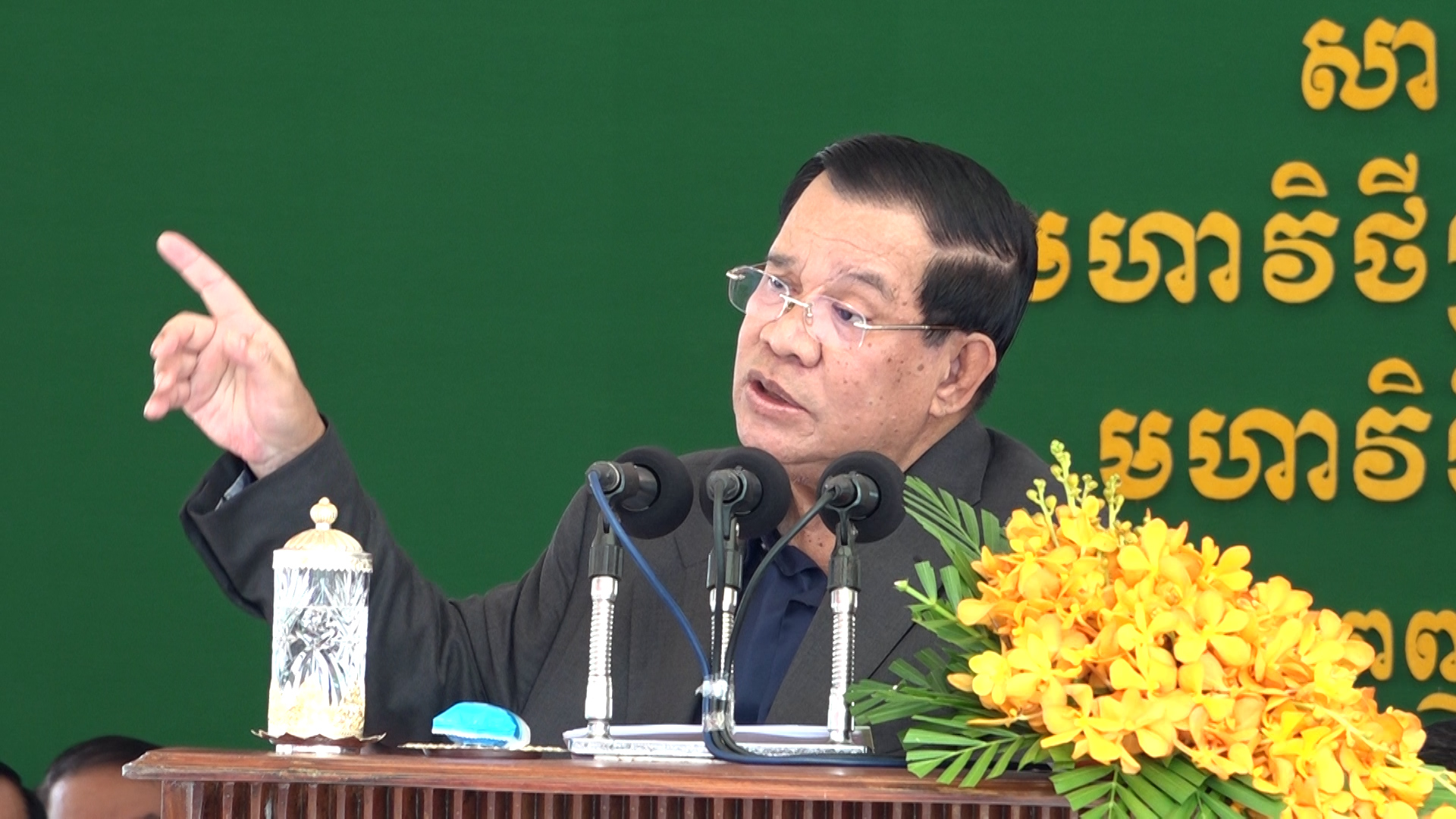 ហ៊ុន ម៉ានី គ្មានមហិច្ឆតា ដណ្តើមតំណែងនាយករដ្ឋមន្ត្រី ពីបងប្រុសឡើយ នេះជាសារផ្តាំទៅអ្នកមិនកើត តែច្រឡំថាគេមិនកើតដូចខ្លួន