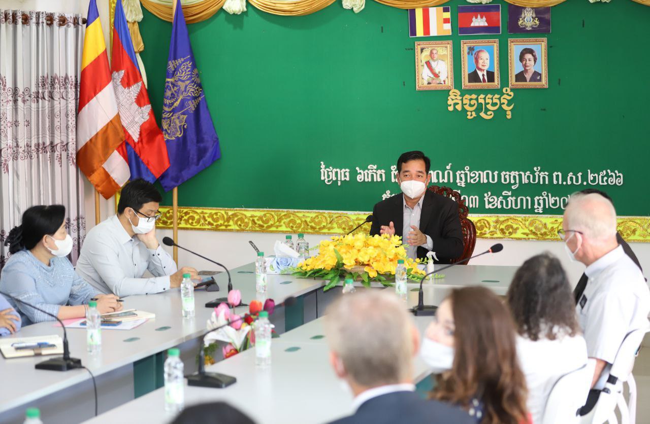 អភិបាលខេត្តកំពង់ចាម ទទួលជួបសម្តែងការគួរសម និងពិភាក្សាការងារ ជាមួយប្រតិភូសមាគមសាសនាចក្រ នៃព្រះយេស៊ូគ្រិស្ដ នៃពួកបរិសុទ្ធថ្ងៃចុងក្រោយ