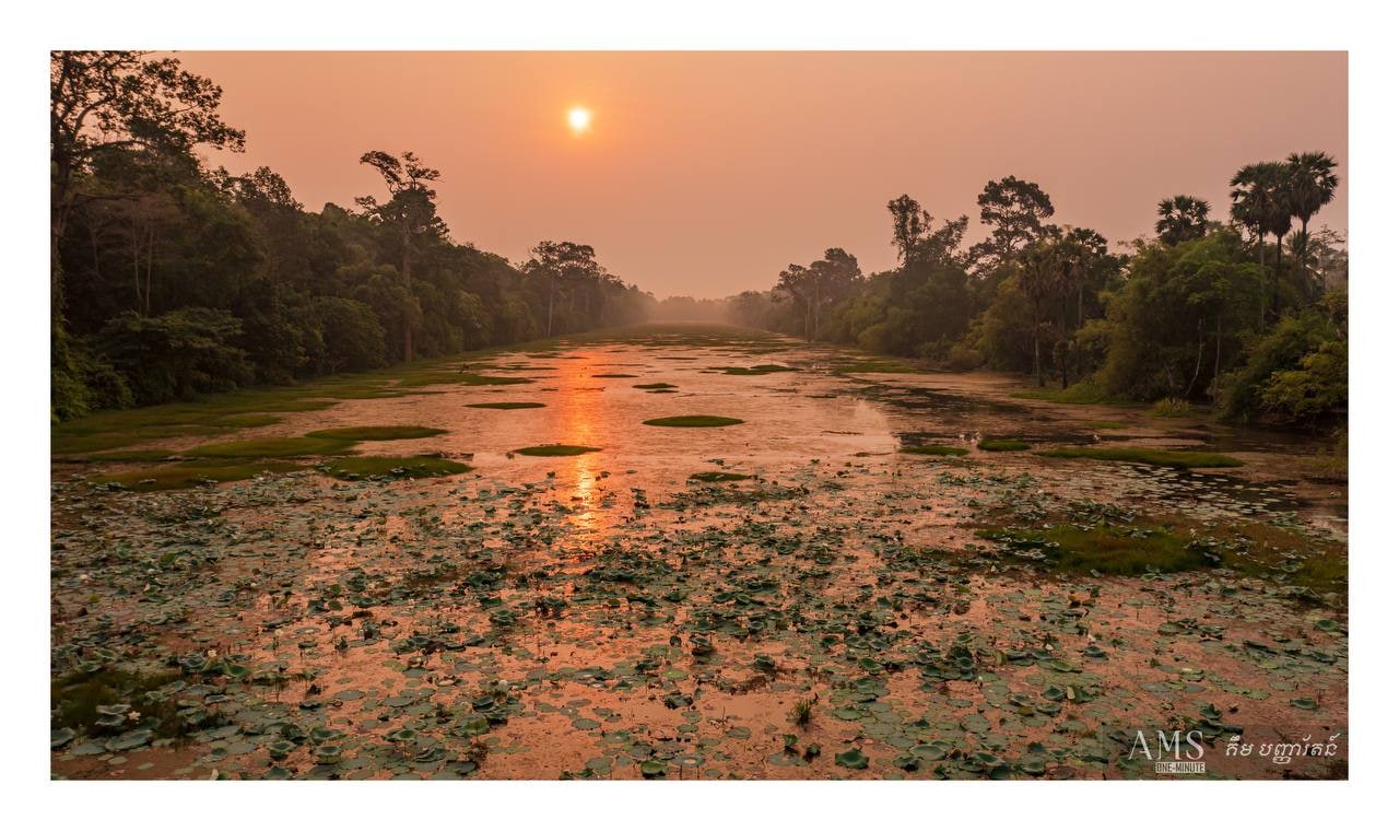 មើលពីខ្លោងទ្វារទន្លេអុំ ប្រាសាទបាយ័ន 🇰🇭