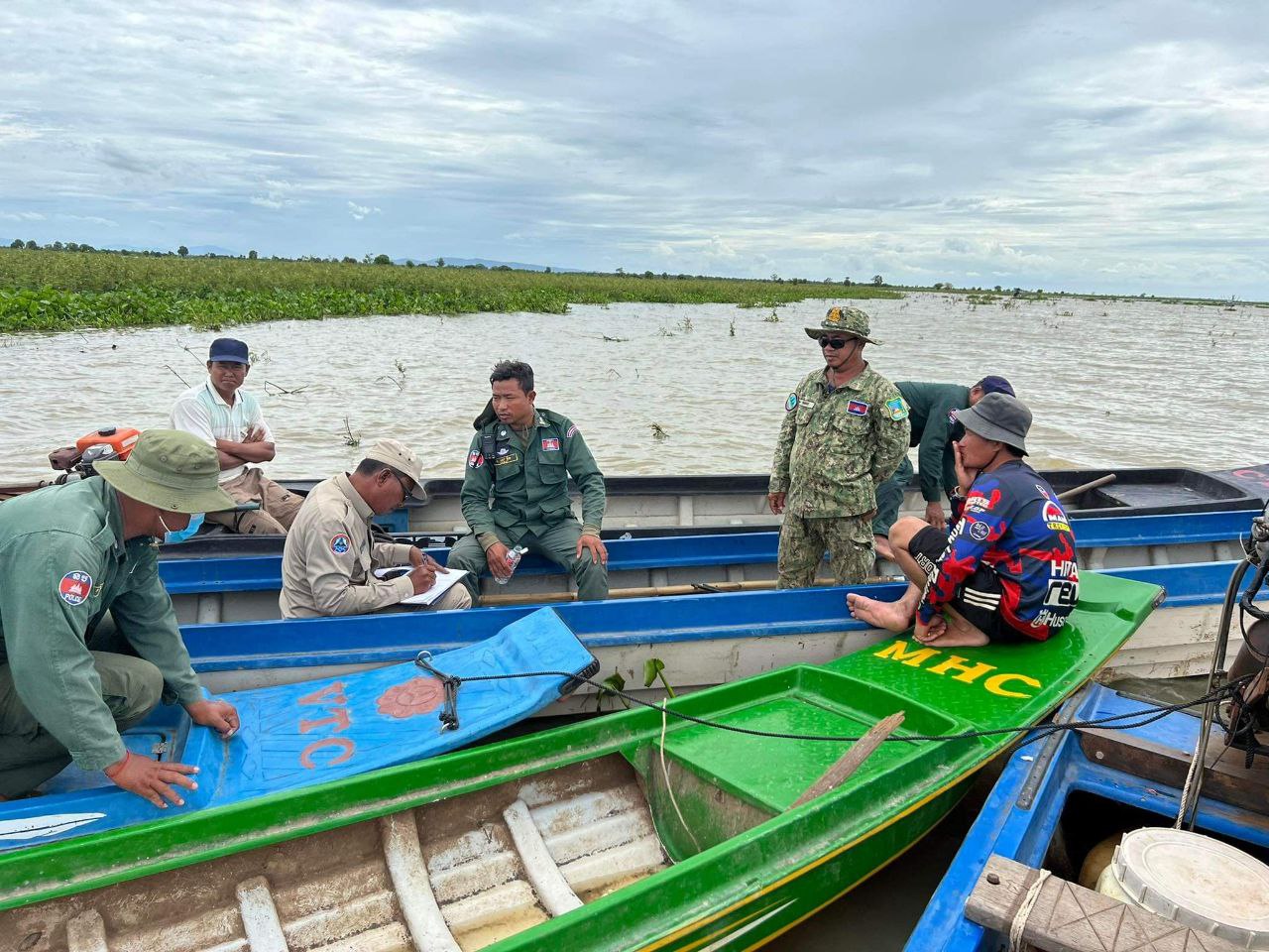 កម្លាំងសមត្ថកិច្ចចម្រុះសហការជាមួយមន្ត្រីជំនាញជលផលចុះបង្ក្រាបបទល្មើសនេសាទរបាំងសាច់អួន និងរបាំងស្បៃមុង ក្នុងស្រុករលាប្អៀរ និងស្រុកបរិបូណ៌