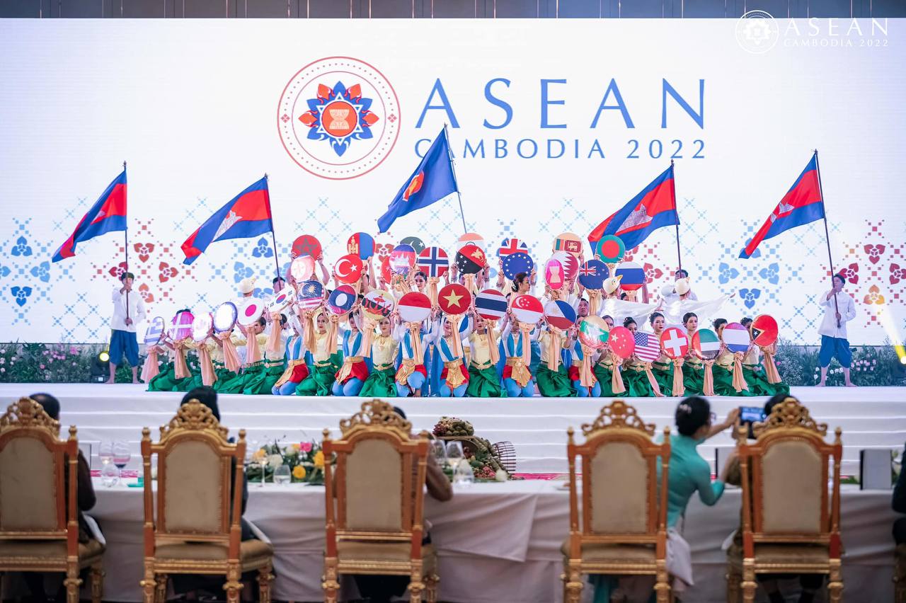 ម្ហូបអាហារបង្រួបបង្រួមមនុស្ស ហើយភាពចម្រុះនឹងពង្រឹងយើង
