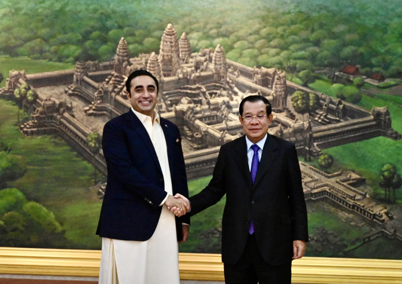 សម្តេចតេជោ ហ៊ុន សែន អនុញ្ញាតឱ្យរដ្ឋមន្ត្រីការបរទេសប៉ាគីស្ថាន ចូលជួបសម្តែងការគួរសម និងពិភាក្សាការងារ