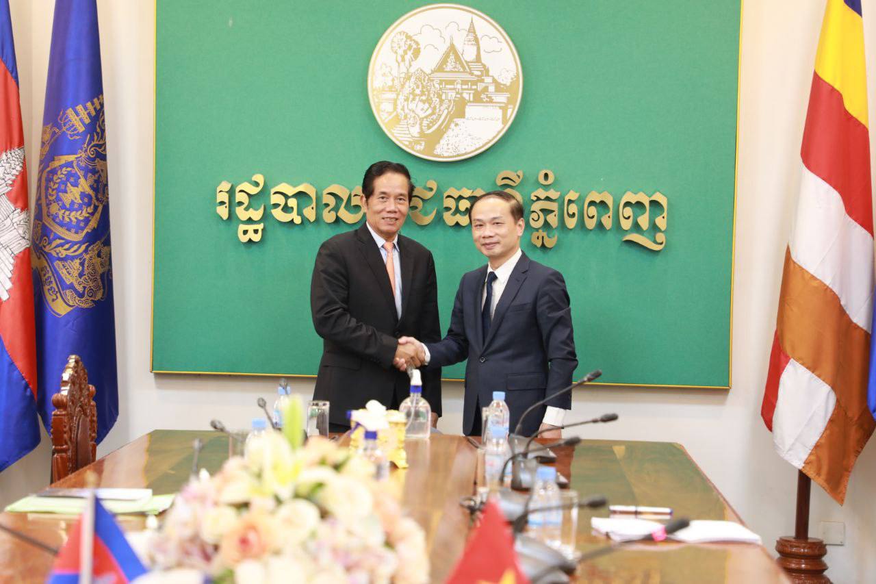 អភិបាលរាជធានីភ្នំពេញ៖ ប្រទេសជិតខាងល្អ អាចជួយគ្នាបានទាន់ពេលវេលា ពេលមានទុក្ខលំបាក