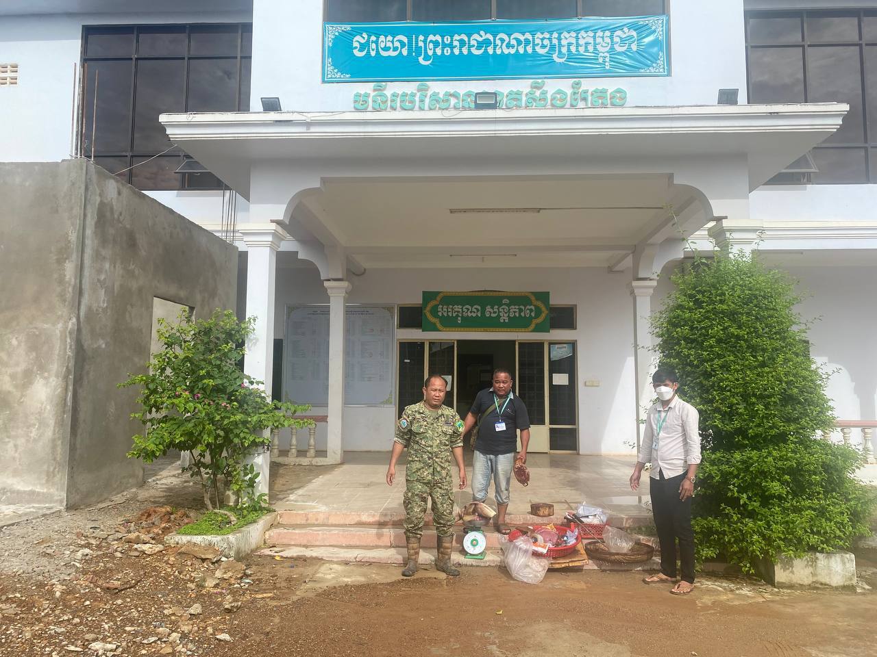 មន្រ្តីក្នុងដែនជម្រកសត្វព្រៃព្រៃឡង់ចុះបង្ក្រាបបទល្មើសជួញដូរលក់សាច់សត្វព្រៃ នៅក្នុងផ្សារសាមគ្គី ក្រុងស្ទឹងត្រែង