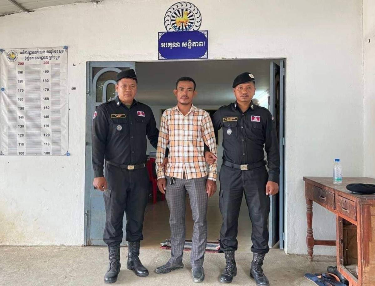 សមត្ថកិច្ចឃាត់ខ្លួនបុរសម្នាក់ ជាមេការសំណង់ ដែលទទួលខុសត្រូវ ករណីបាក់រលំជើងទម្រចាក់ប្លង់សេបេតុងសង្កត់លើជាងសំណង់ បណ្តាលឱ្យស្លាប់ និងរបួស