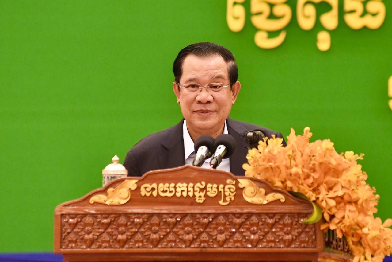 សម្តេចតេជោ ហ៊ុន សែន អញ្ជើញប្រគល់សញ្ញាបត្រ ជូននិស្សិតសាកលវិទ្យាល័យពុទ្ធិសាស្ត្រ ចំនួន ៦២៣នាក់