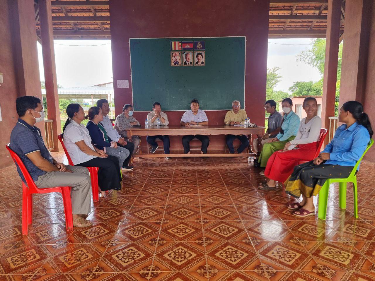 ឯកឧត្តម រ័ត្ន វិរៈ ជួបសំណេះសំណាល ជាមួយក្រុមប្រឹក្សាឃុំព្រះធាតុ និងចែកអំណោយជូនប្រជាពលរដ្ឋ នៅស្រុកអូររាំឪ ខេត្តត្បូងឃ្មុំ