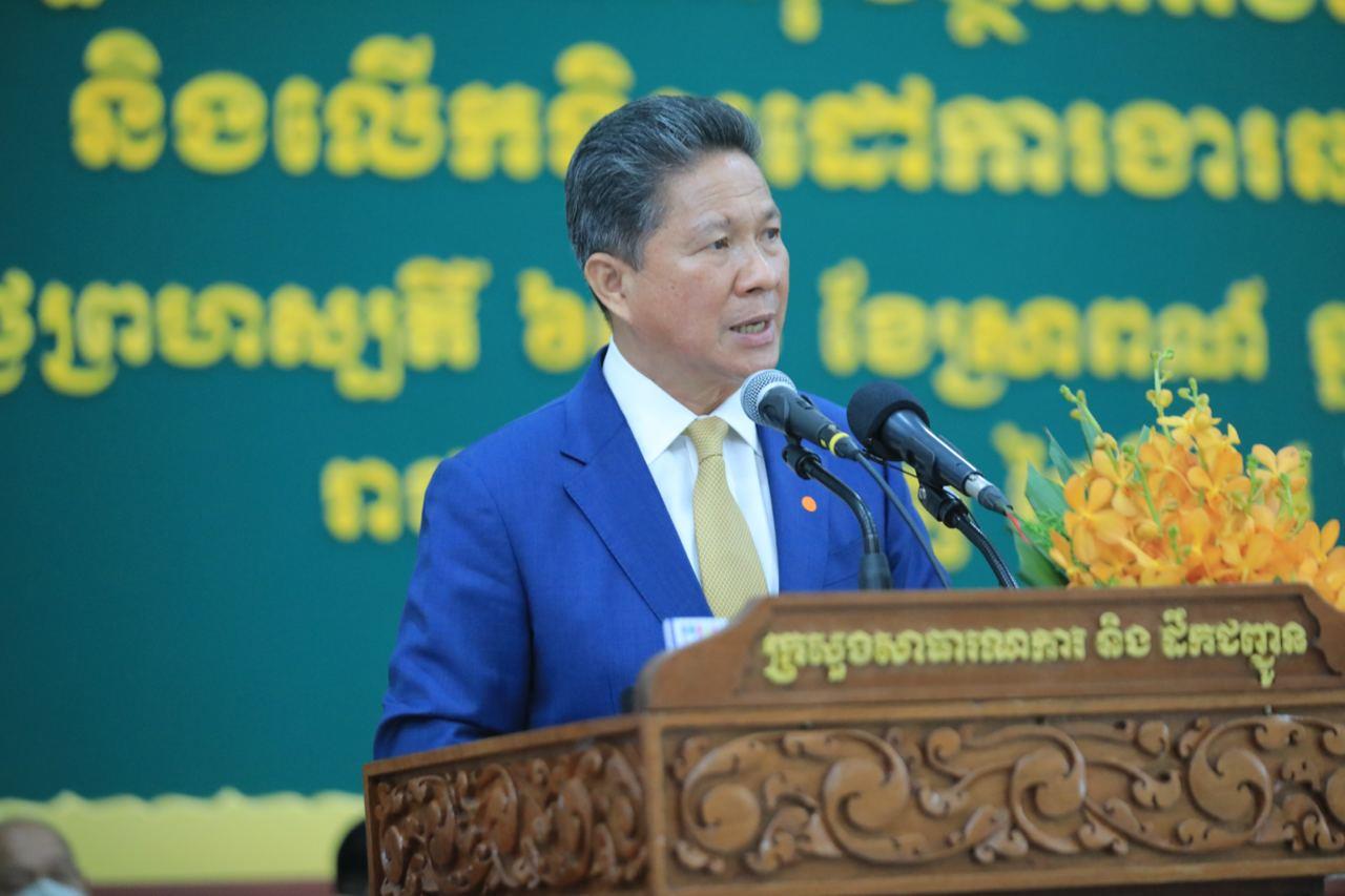 រដ្ឋមន្ត្រីក្រសួងសាធារណការ ស្នើសុំសម្តេចក្រឡាហោម ស ខេង ឱ្យកម្លាំងនគរបាលឆ្មក់ចាប់រថយន្តអត់ឆៀក នៅតាមផ្លូវសាធារណៈ