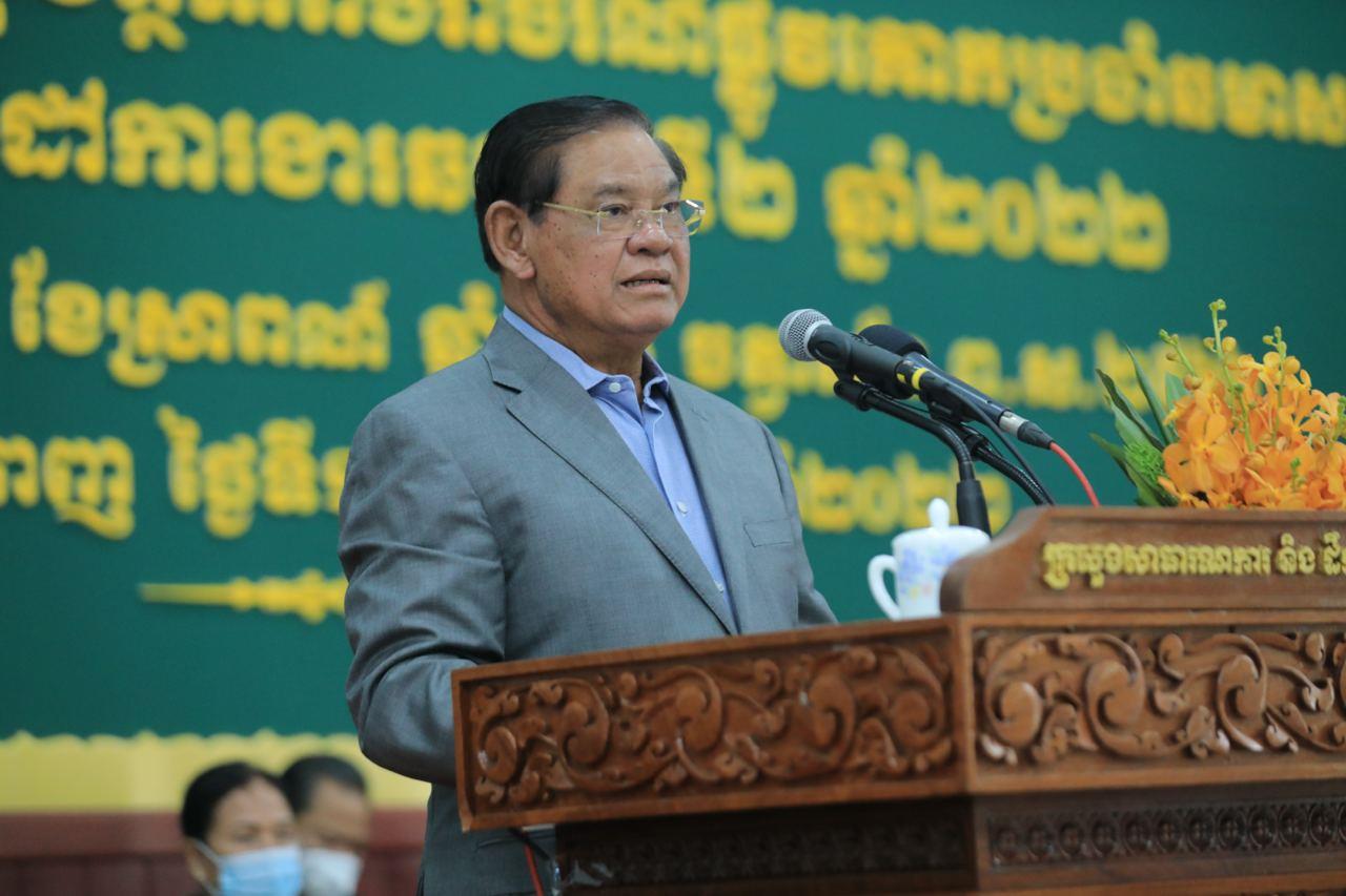 សម្តេចក្រឡាហោម ស ខេង គូសបញ្ជាក់ថា មន្ត្រីអនុរដ្ឋលេខាធិការមួយរូប ត្រូវបានដកចេញពីមុខតំណែង ព្រោះសន្យា លក់ក្របខណ្ឌ