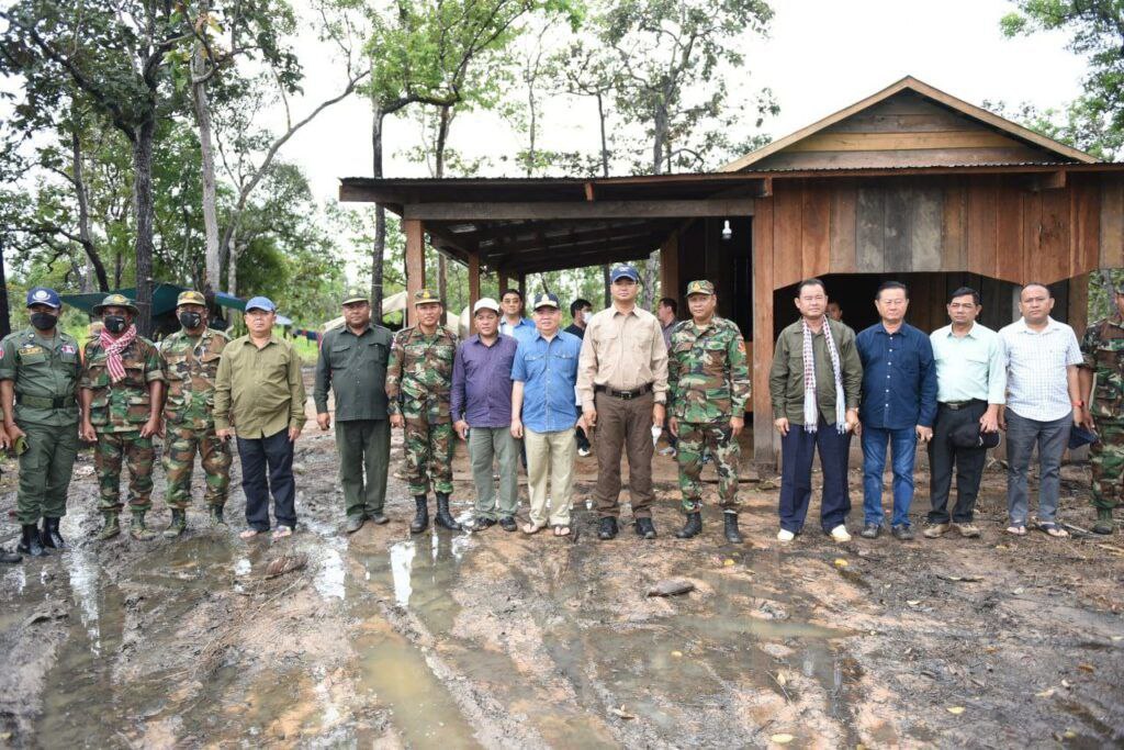 អភិបាលខេត្តព្រះវិហារ ចុះពិនិត្យស្ថានភាពជំនន់ទឹកភ្លៀង នៅស្រុកពីរជាប់ព្រំដែនកម្ពុជា-ថៃ និងឡាវ និងបន្តចុះពិនិត្យទីទួលសុវត្ថិភាព នៅក្នុងស្រុកជ័យសែន