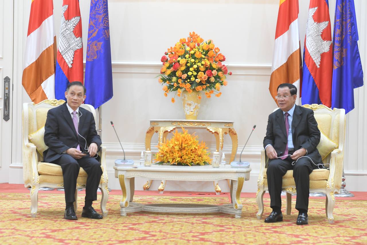 សម្ដេចតេជោ ហ៊ុន សែន លើកឡើងថា កម្ពុជា-វៀតណាម គួរជំរុញទំនាក់ទំនងសេដ្ឋកិច្ច ឱ្យកាន់តែខ្លាំងឡើងថែមទៀត ពិសេស បន្តកែប្រែតំបន់អតីតសង្គ្រាម តំបន់ព្រំដែន ឱ្យទៅជាតំបន់សន្តិភាព អភិវឌ្ឍន៍ និងកិច្ចសហប្រតិបត្តិការ