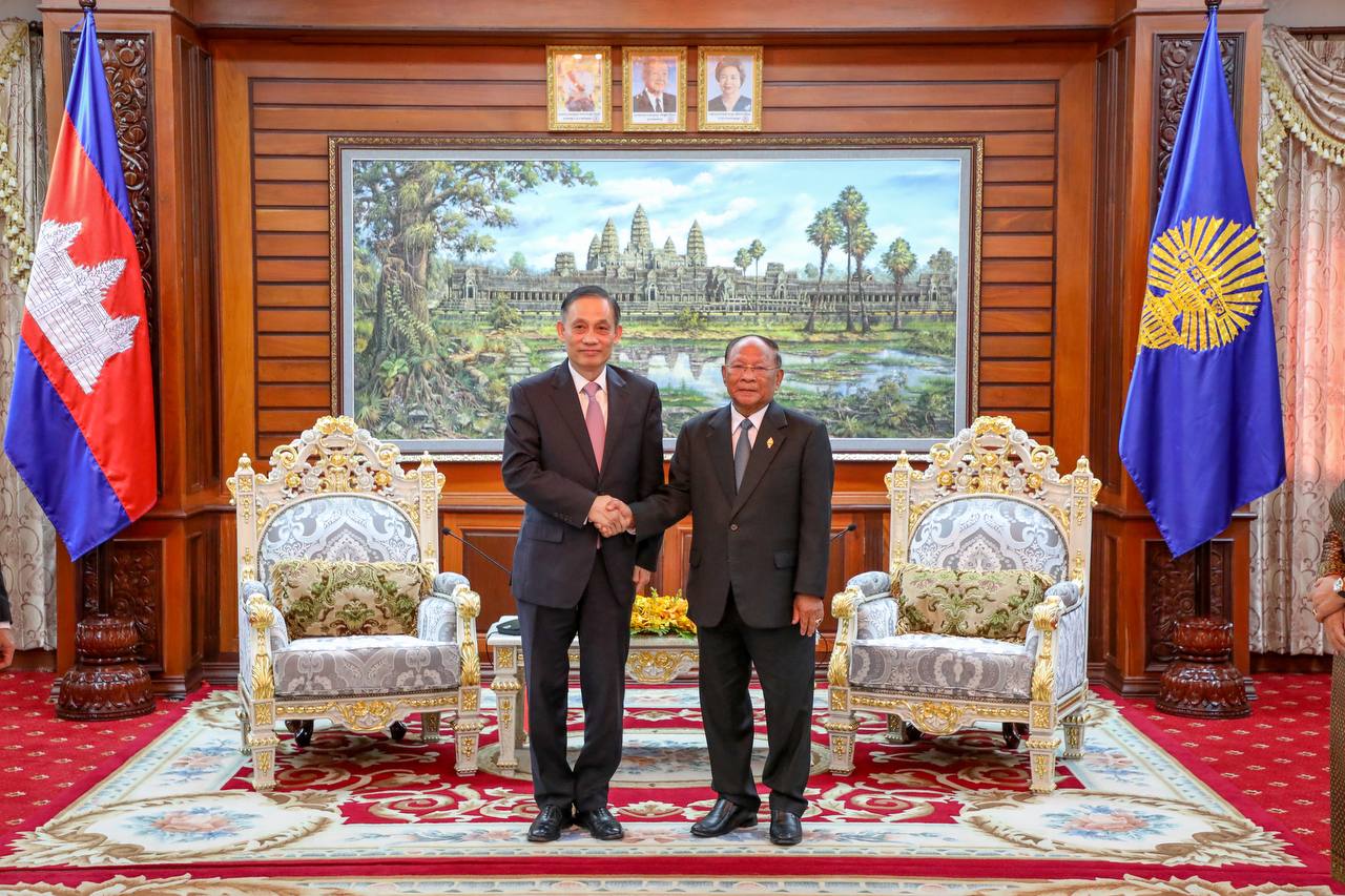 សម្តេចអគ្គមហាពញាចក្រី ហេង សំរិន អនុញ្ញាតឱ្យគណៈប្រតិភូនៃគណៈកម្មាធិការមជ្ឈិមបក្សកុម្មុយនីស្តវៀតណាម ចូលជួបសម្តែងការគួរសម