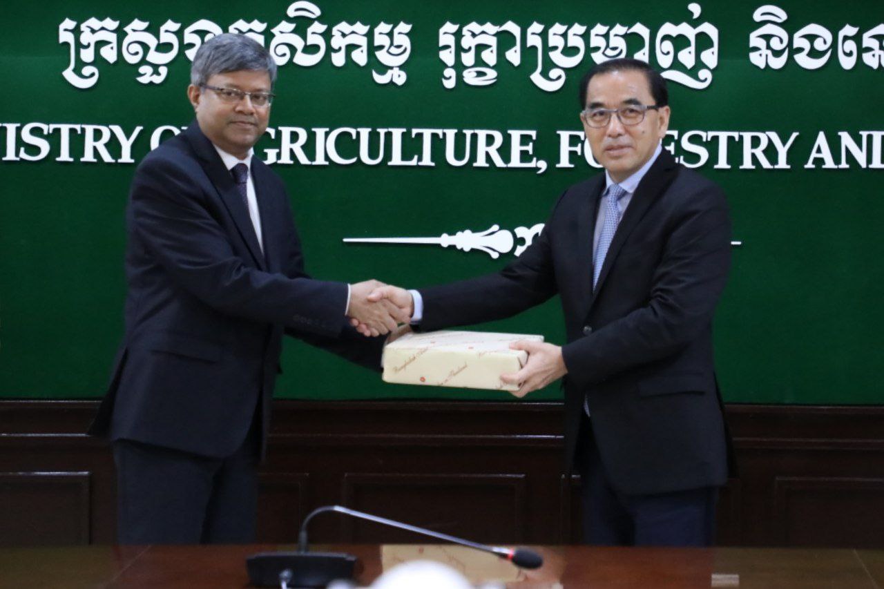 ឯកអគ្គរដ្ឋទូត នៃសាធារណរដ្ឋប្រជាមានិតបង់ក្លាដែស ចូលជួបពិភាក្សាការងារជាមួយរដ្ឋមន្ត្រីកសិកម្ម ដើម្បីជំរុញការនាំចេញអង្ករកម្ពុជាទៅកាន់ទីផ្សារបង់ក្លាដែស