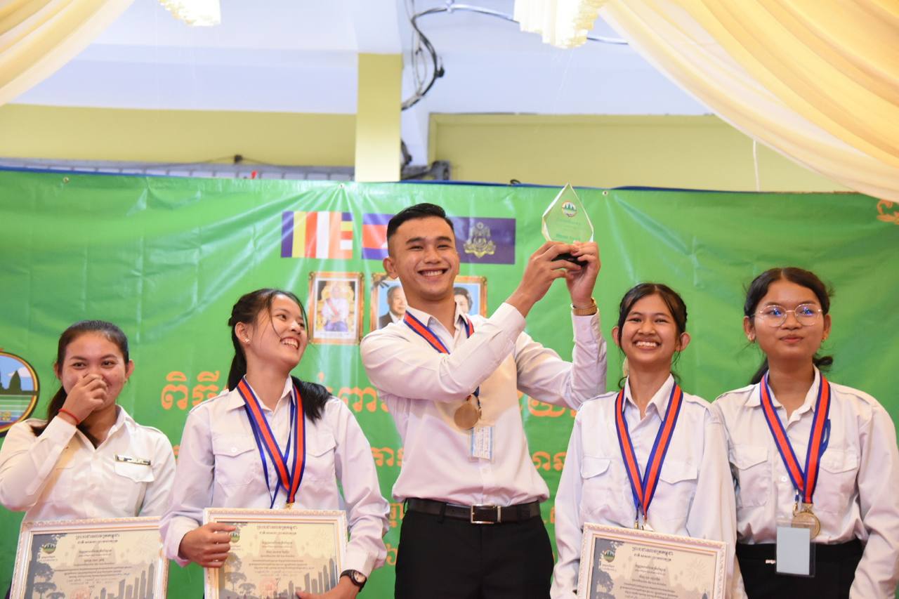យុវសិស្សវិទ្យាល័យ ហ៊ុន សែន កំពង់សិលា នៅក្នុងខេត្តព្រះសីហនុ ទទួលបានជ័យលាភីលេខ១ នៃវេទិកាយុវជន ជជែកពិភាក្សាអំពីបរិស្ថានឆ្នាំ២០២២