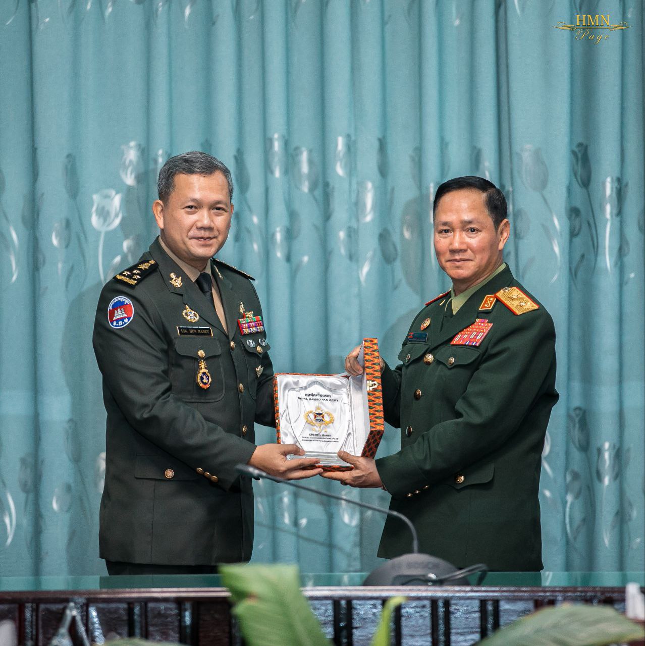 គណៈប្រតិភូជាន់ខ្ពស់កងទ័ពជើងគោក នៃកងយោធ​ពលខេមរ​ភូមិន្ទ ចូលរួមកិច្ចប្រជុំ ទ្វេភាគី ជាមួយនឹងអគ្គសេនាធិការ នៃកងទ័ពប្រជាជនឡាវ នៅរដ្ឋធានីវៀងចន្ទន៍