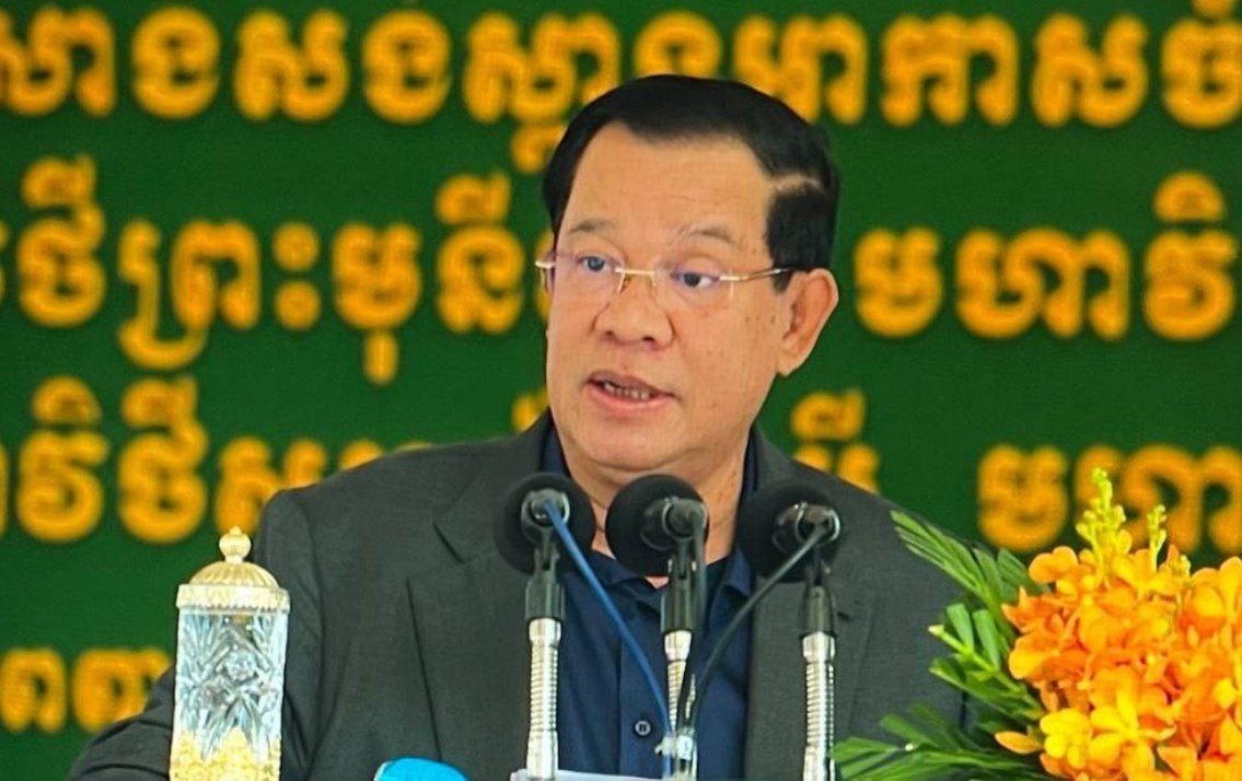 សម្ដេចតេជោ ហ៊ុន សែន បានហៅស្ពានទាំង២ ដែលបើកការដ្ឋាននាពេលនេះថា ស្ពានអាកាសព្រះមុន្នីវង្ស និងស្ពានអាកាស គង់ សំអុល