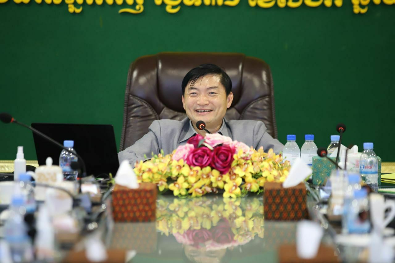 កិច្ចប្រជុំប្រាក់ឈ្នួល៖ ភាគីតំណាងកម្មករបានបន្ថយ ពី២១៥ ដុល្លារ មកត្រឹម ២១៣ដុល្លារ, ឯនិយោជកព្រមដំឡើង ពី១៩៤ ដុល្លារ ទៅ ១៩៦ដុល្លារ