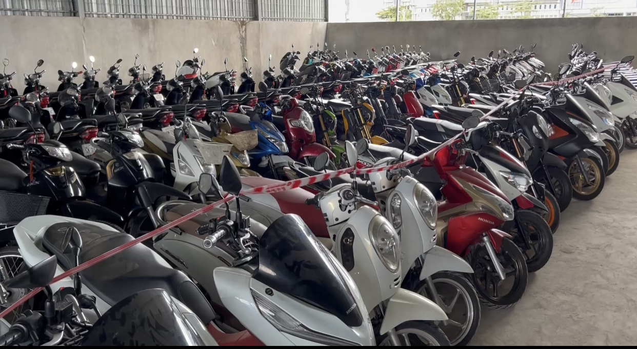 រយៈពេលបីថ្ងៃសមត្ថកិច្ចបានដកហូតម៉ូតូ ជាង៥០០គ្រឿង ចេញពីឃ្លាំងបញ្ចាំខុសប្រក្រតី ក្នុងតំបន់ឃ្លាំងរំសេវ