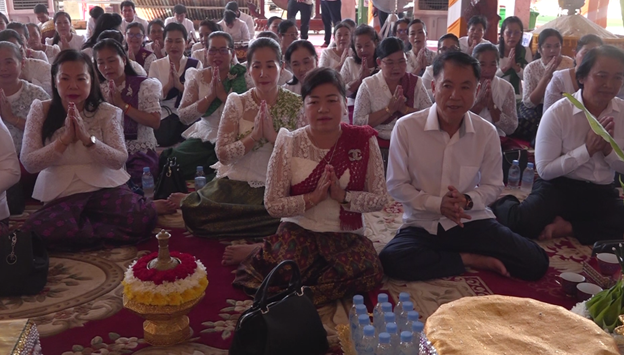 សមាជិកព្រឹទ្ធសភា និងមិត្តភក្តិអតីតសិស្សវិទ្យាល័យកំពង់ធំ ១៩៨២ អញ្ជើញកាន់បិណ្ឌវេនទី៨ នៅវត្តឥន្ទ្រីសំវរៈ (ហៅវត្តកំពង់ធំ)