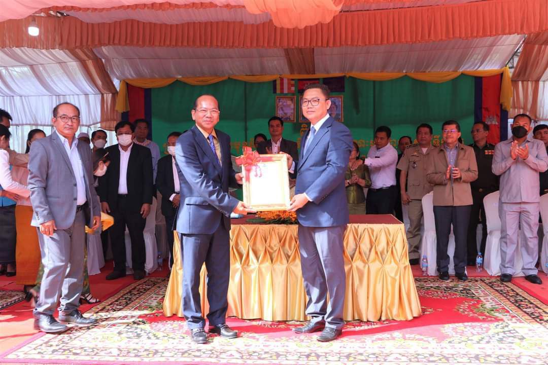 ឯកឧត្តមបណ្ឌិត ម៉ៅ ធនិន ៖ តួនាទី គឺជាបន្ទុកដែលត្រូវរែក មិនមែនយកតួនាទីដើម្បីទាញយកផលប្រយោជន៍ពីប្រជាពលរដ្ឋនោះទេ តួនាទីជាការរែក គឺខាងក្រោយរែកច្បាប់ ខាងមុខរែករាស្ត្រ