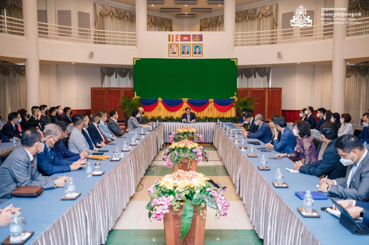 ក្រសួងការបរទេសបង្ហាញលទ្ធផលជំនួប រវាងឧបនាយករដ្ឋមន្ត្រី ប្រាក់ សុខុន ជាមួយប្រតិភូវិនិយោគិនម៉ាឡេស៊ី និងតំណាងក្រុមហ៊ុនជាដៃគូនៅកម្ពុជា