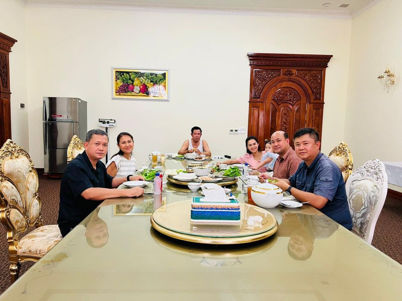 សម្តេចតេជោ ហ៊ុន សែន៖ មិនយករឿងមិនសប្បាយចិត្តបាត់ឃ្លានបាយ មកនិយាយនោះឡើយ នៅពេលបាយជាមួយកូនៗ